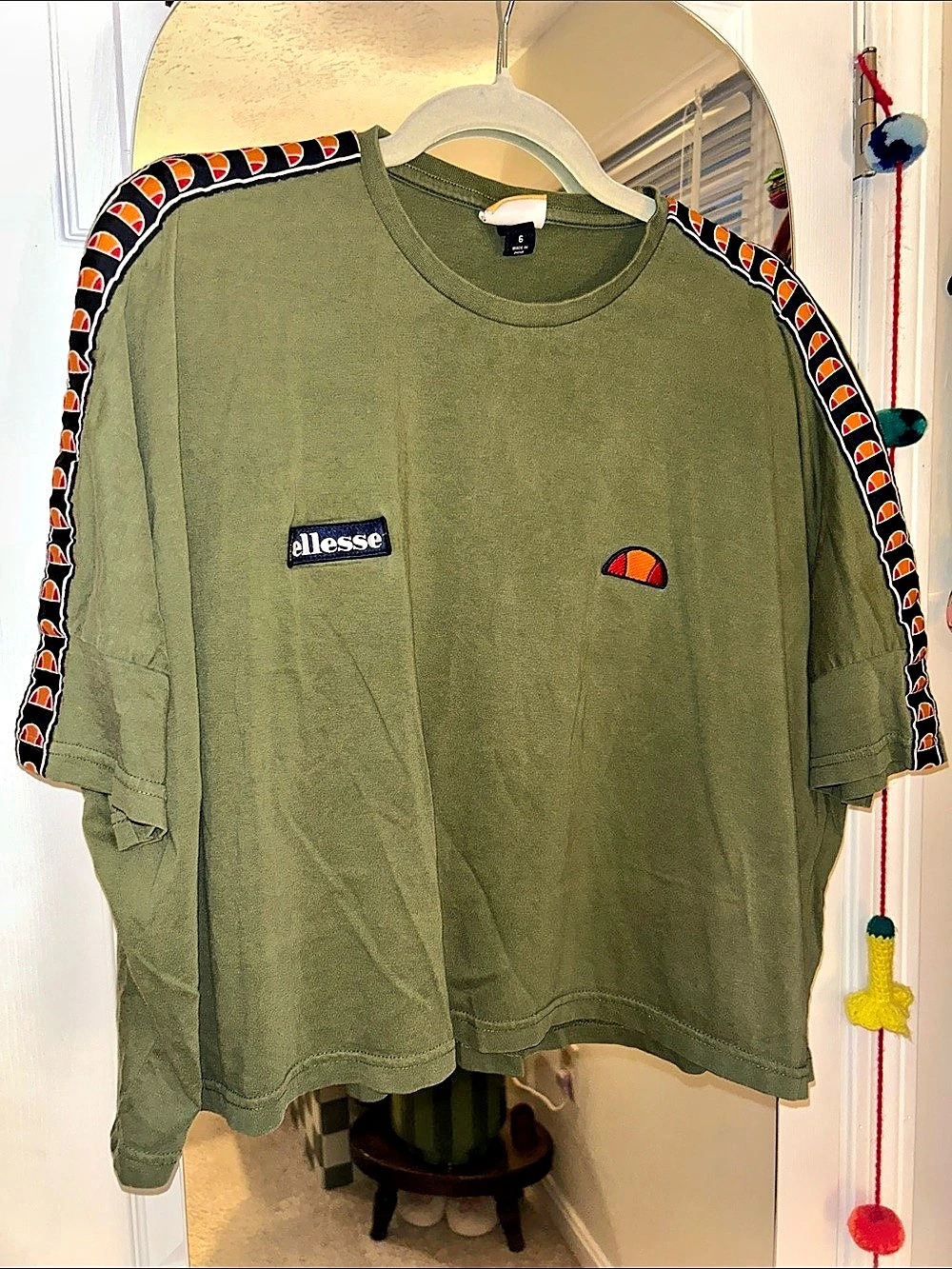 Ellesse women's Graphic crop Tee Size 6 Green & Orange